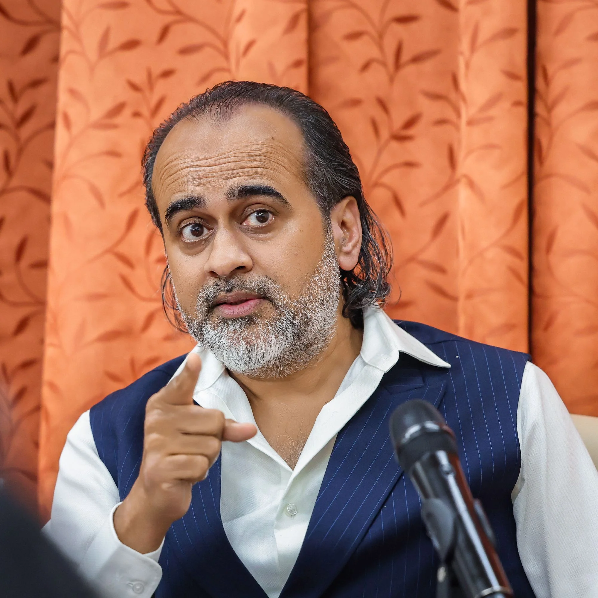 London Public Session — photo 1