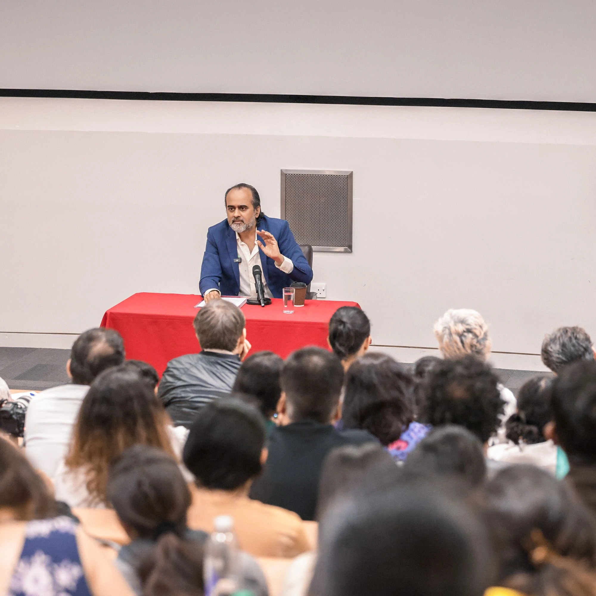 London Public Session — photo 1