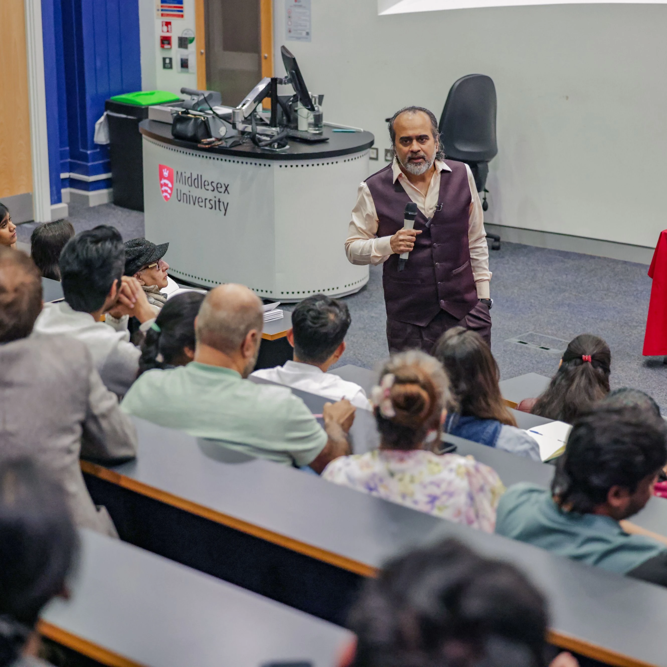 London Public Session — photo 1