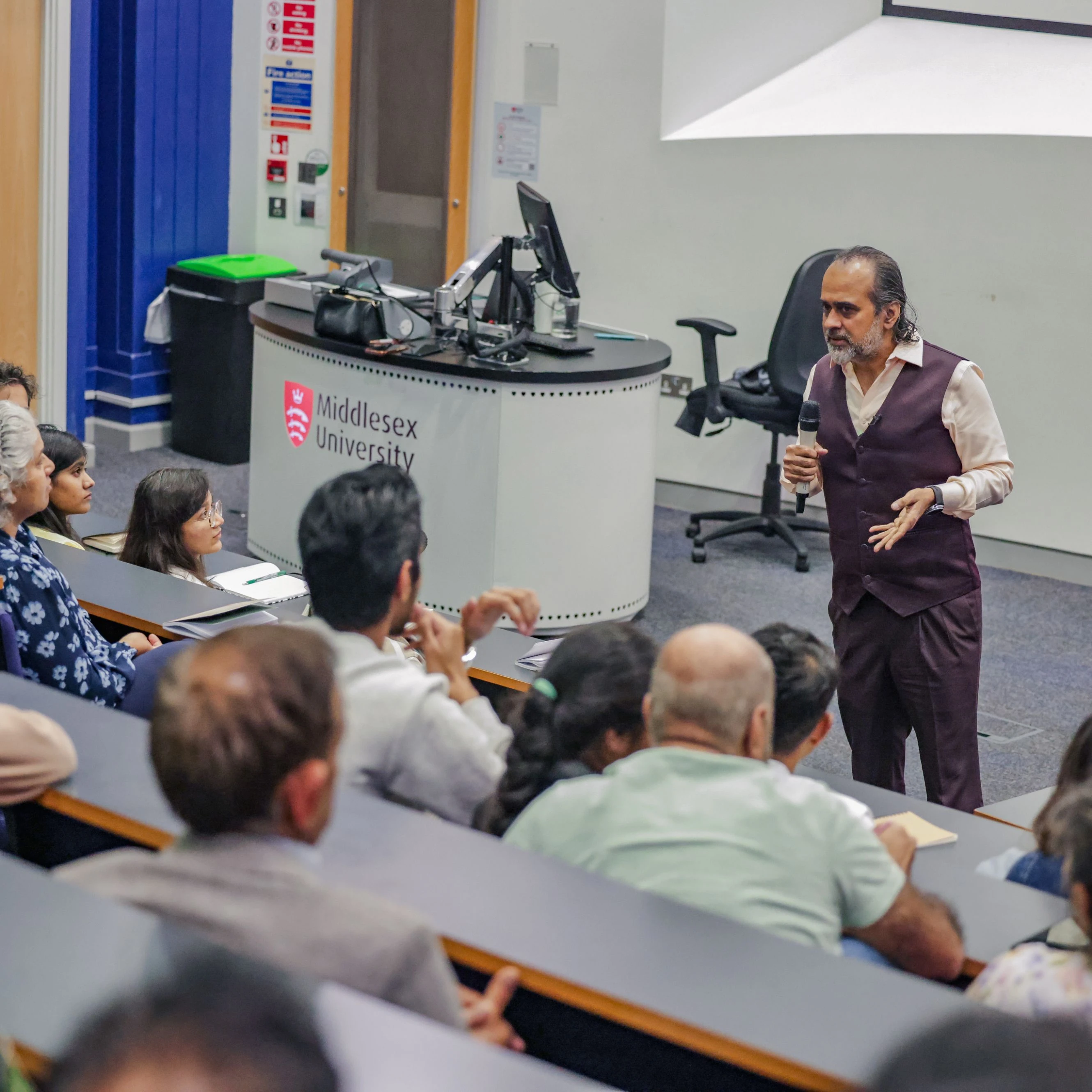 London Public Session — photo 2